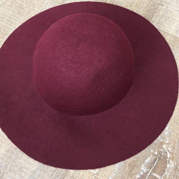 wine colored floppy hat
